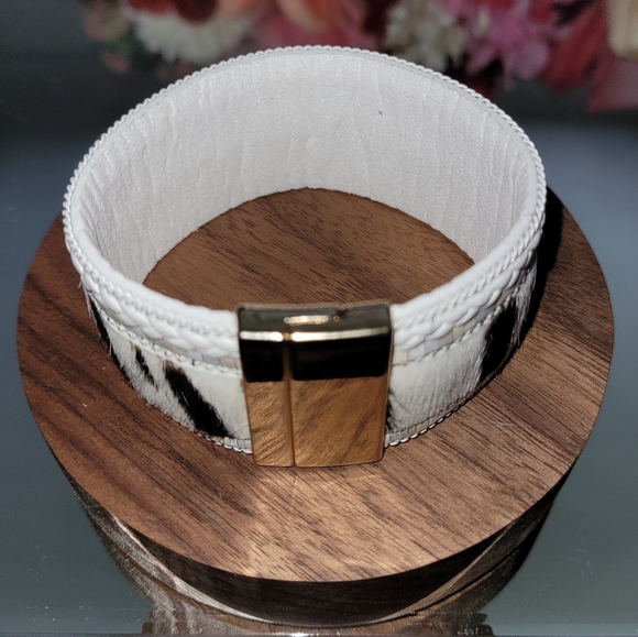 Handmade faux cowhide zebra print bracelet - Picture 4 of 4